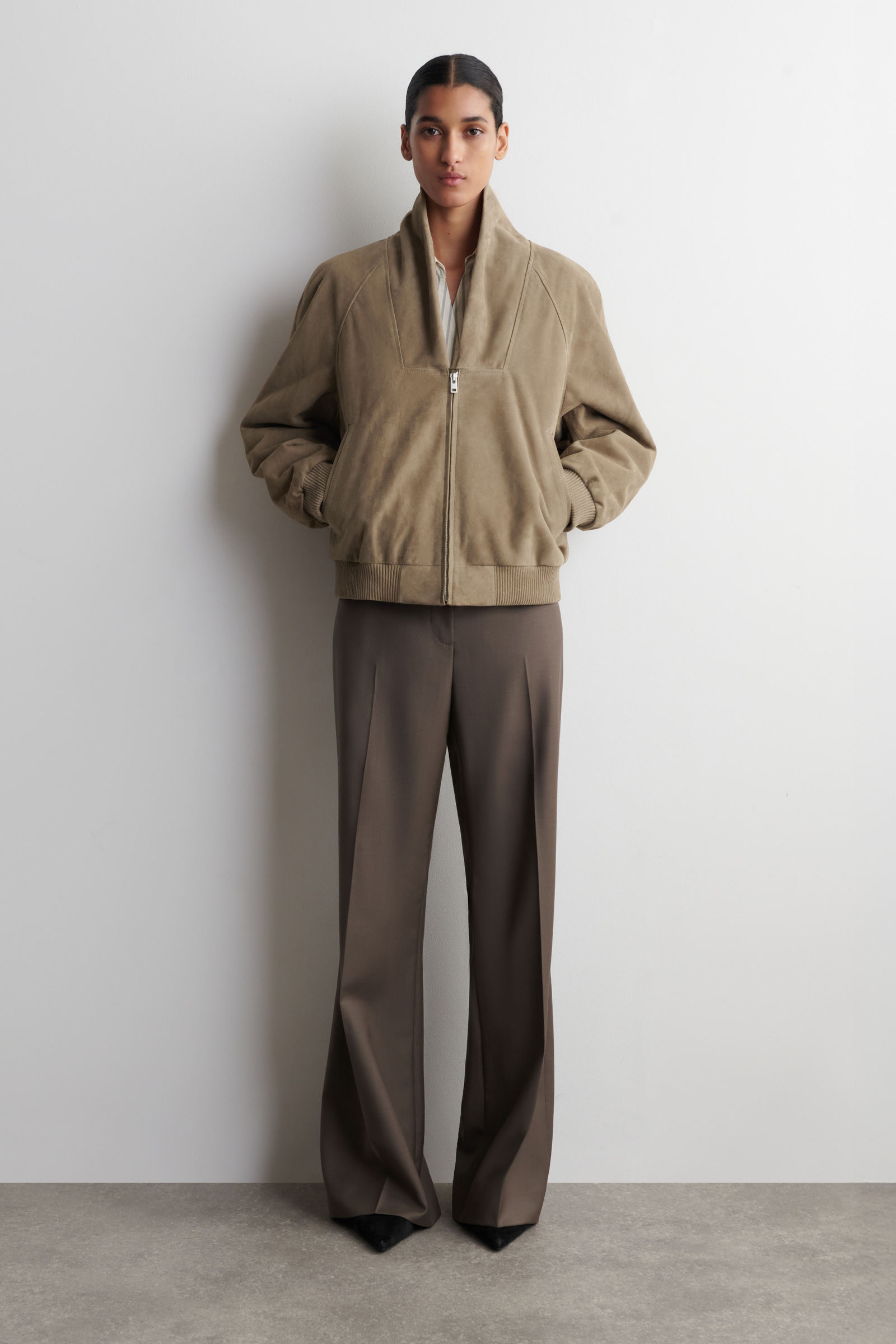 ショールカラーのスエードボンバージャケット